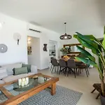 Paraga Vila *